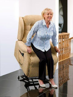 Knuckle version Lynton Lift & Rise Recliner