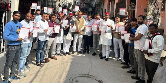 Uttar Pradesh: SP Noida metropolis told people about the development work done during SP tenure by doing PDA Panchayat in Baraula Sector 49 and Sector 8 ..