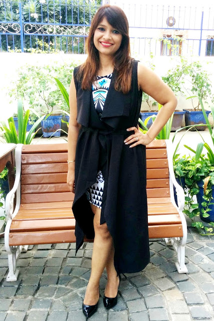 Asus-ZenFone-ZenLooks-Cover-Me-Up-Outfit-winter-mumbai-ootd-bodycon-dress-trench-coat-black-heels-Ritchstyles-Romwe