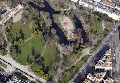 Vue aérienne du Jardin Public de Bordeaux où l'on voie encore quelques arbres déracinés pas encore évacués