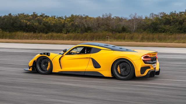 Hennessey Venom F5 seen from the side in action on the track