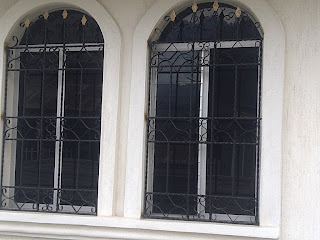 <img src="ventana.jpg" alt="estilos y fabricación de toda clase de ventanas"> 