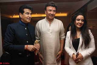 Sachin Tendulkar with his wife at Mata ka Jagrata hosted by Anu Malik 30.JPG