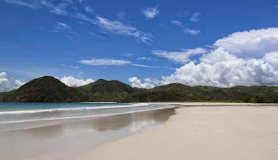 Pasir Putih Pantai Selong Belanak Lombok