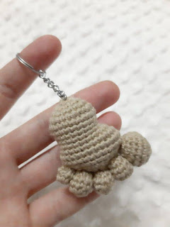 PATRON GRATIS LLAVERO PIE DE CROCHET 66