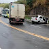 Colisão entre carro e carreta mata uma pessoa e interdita BR 101 em Mimoso do Sul