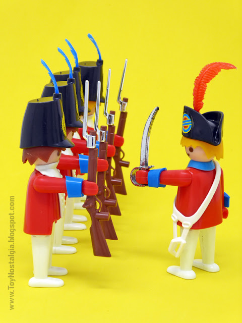 Playmobil 3544, soldados ingleses chaqueta roja presentando armas  (Playmobil 3544 - redcoats)