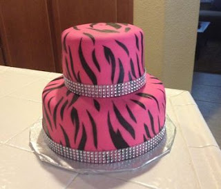 kue ulang tahun tingkat pink