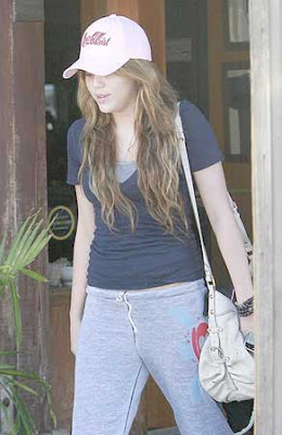 Miley Cyrus Leaving Mo's Restaurant Photos