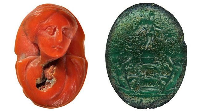 Δύο από τους πολύτιμους λίθους που ανακαλύφθηκαν στην αρχαία ρωμαϊκή τοποθεσία. [Credit: Soprintendenza Bologna]