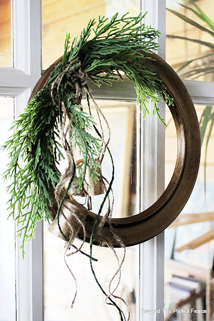 How to Make a Simple Elegant Wreath for Christmas