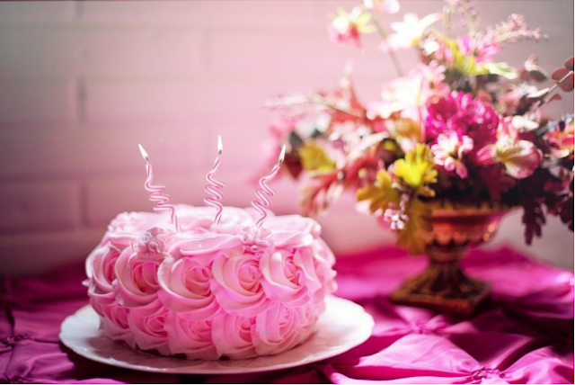 Blowing and cutting of cake