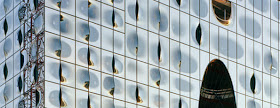 The façade is made up of almost 1,100 individual panes of glass © Oliver Heissner