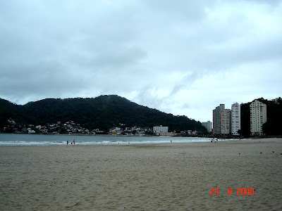 Vista da Baía de São Vicente, ao fundo vemos a entrada marítima que vai até a Ponte Pênsil