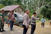 Sungai Arakundo Meluap, Kapolsek Julok Pantau dan Himbau Warga Untuk Waspada