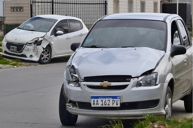 Choque una conductora trasladada al Hospital