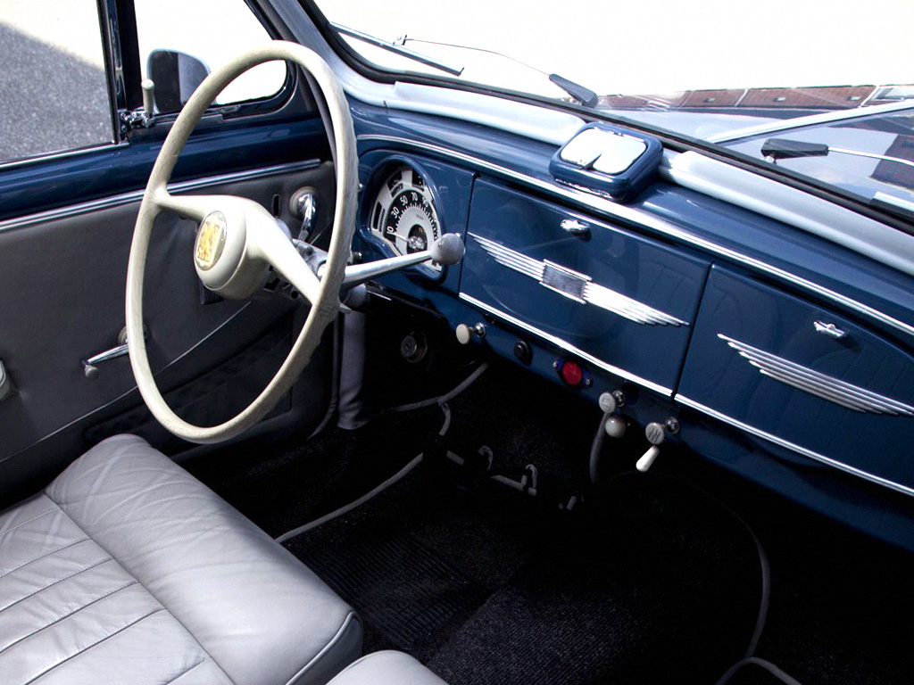 peugeotcarinterior1952203.jpg