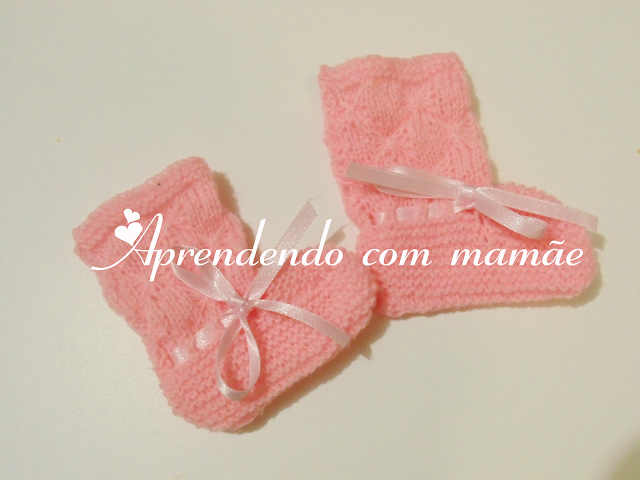 tricô, casaquinho de tricô, sapatinho de tricô, trabalho, lã Cinderella, agulhas esmaltadas para tricô, fita, botões de madrepérola, projeto, blog, aprendendo com mamãe, recém nascido, roupinhas para bebê