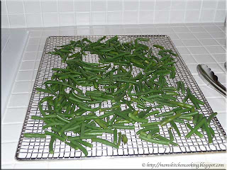 green beans on the tray