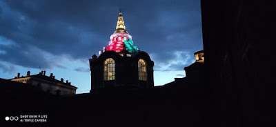 Cappella Reale illuminata con il tricolore