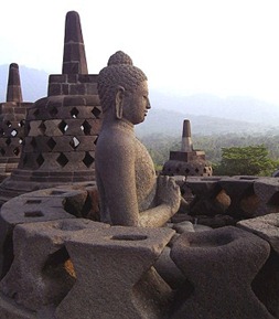 522px-Borobudur-perfect-buddha