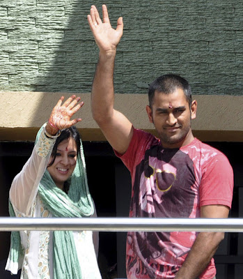 Dhoni celebrating his 29th Birthday with wife Sakshi