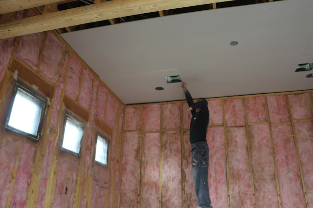 hanging drywall sheetrock on ceiling