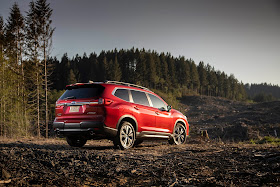 Rear 3/4 view of 2019 Subaru Ascent