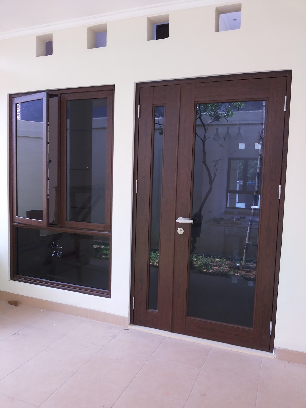 Prima Abadi Aluminium Jendela Pintu Aluminium Finished 