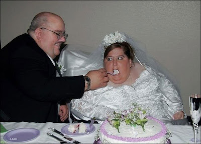 wedding cake 5 Tradisi Pernikahan Unik di Dunia
