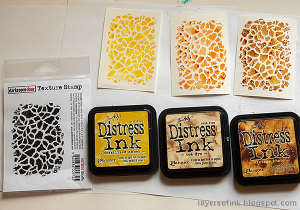 Layers of ink - Giraffe Card Tutorial by Anna-Karin Evaldsson. Stamp with Distress Ink.