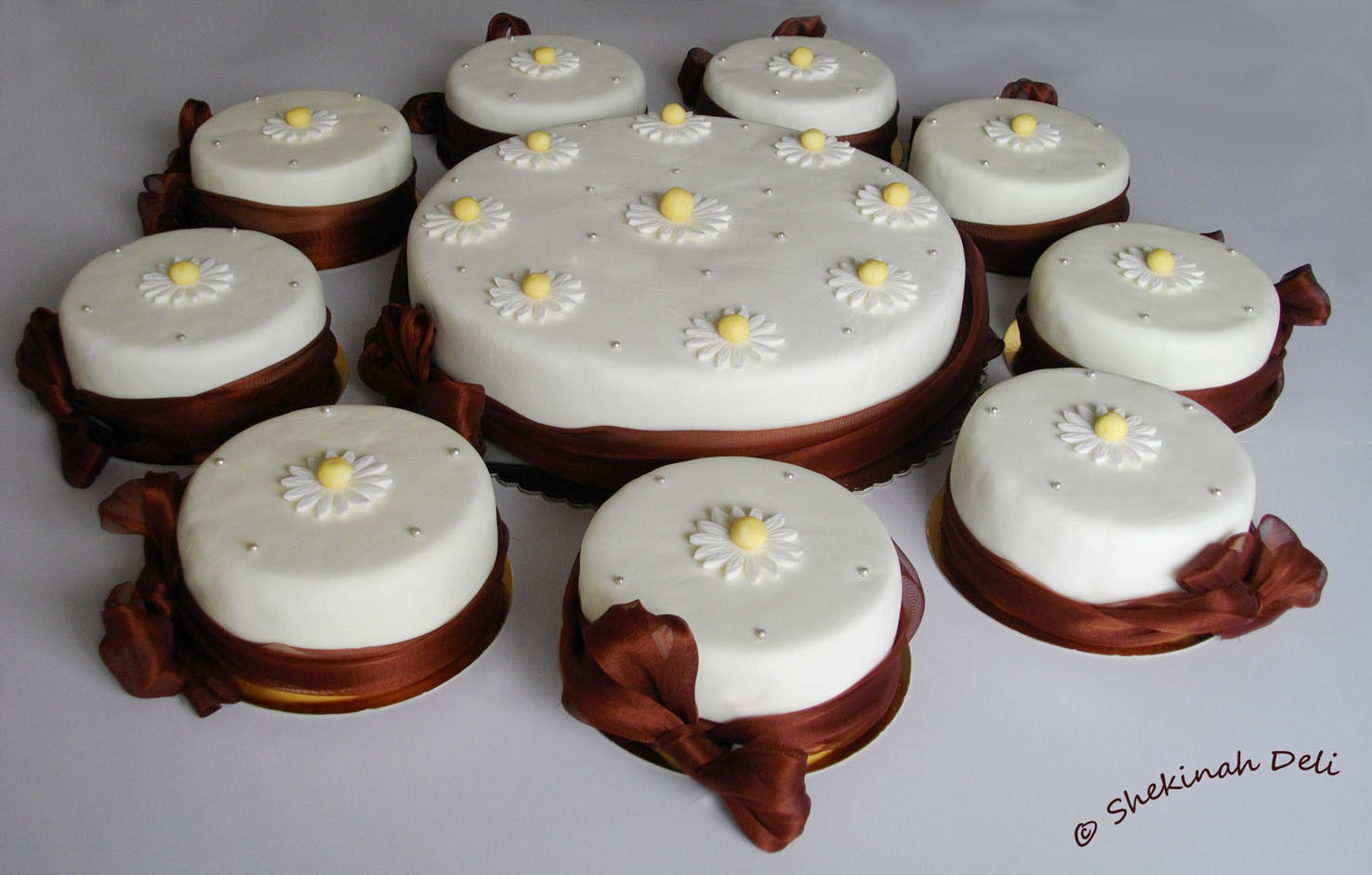 Shekinah Deli: Daisy theme birthday cake - 60 year old celebration