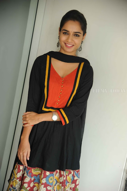 kannada actress anusha beautiful picture in black dress