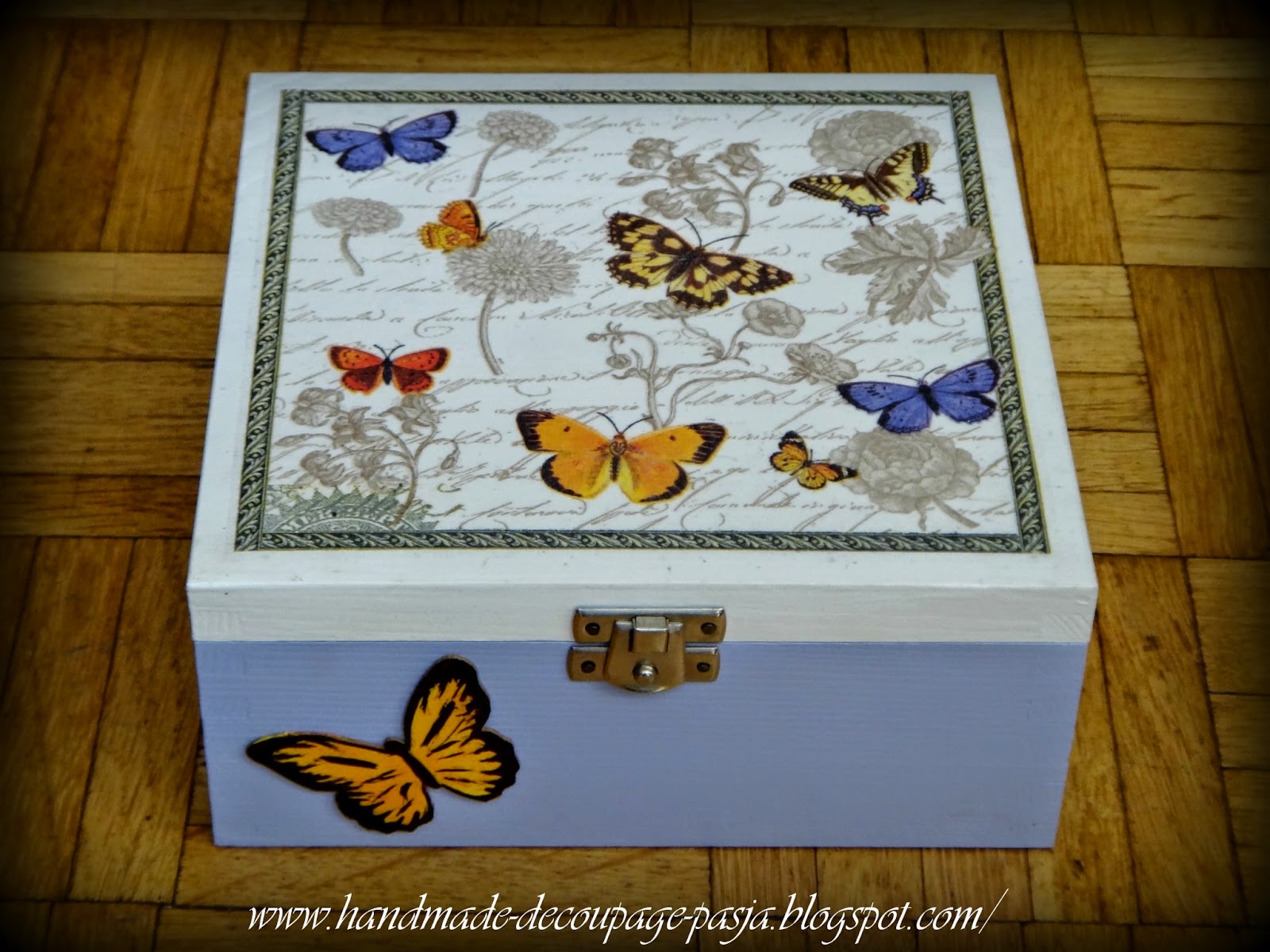 http://handmade-decoupage-pasja.blogspot.com/2014/10/pudeeczko-z-motylkami.html