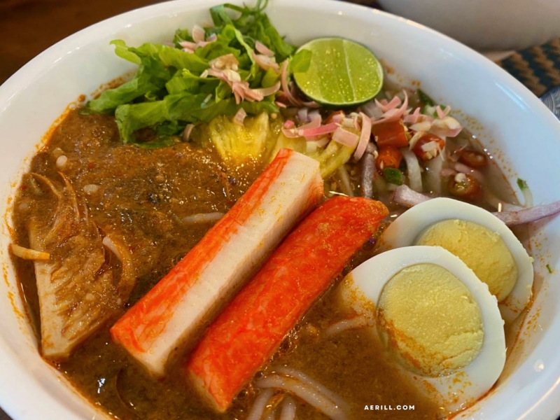 Makan Tujuh Jenis Laksa di MakLang by Ilham Ceramic, Langkawi!