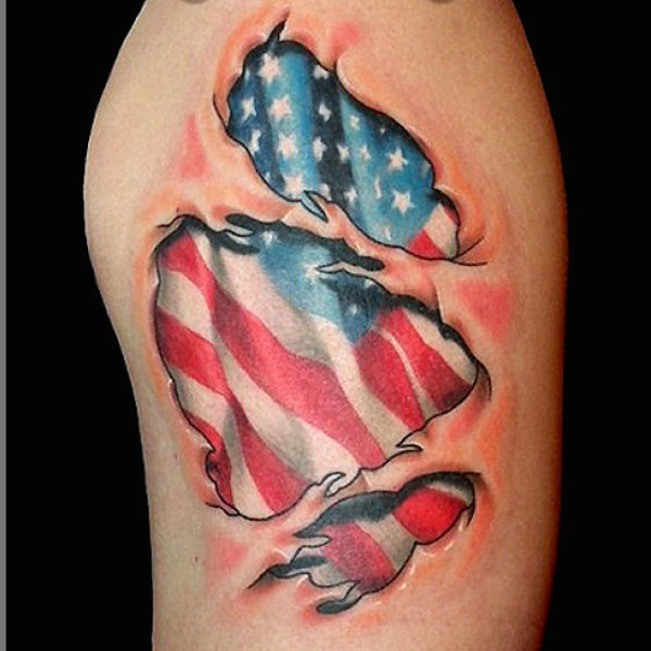 Bandeira americana por baixo da pele
