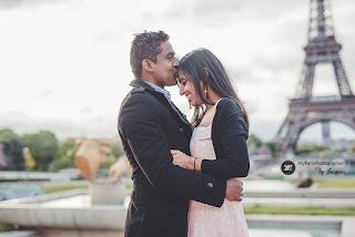 Engagement photographer in Paris