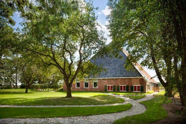 A Traditionally Agricultural Modern Barn House Design In Netherlands