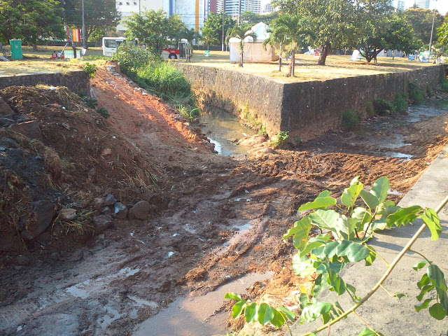 Obra de macrodrenagem chega ao trecho do Lucaia na Rua do Canal