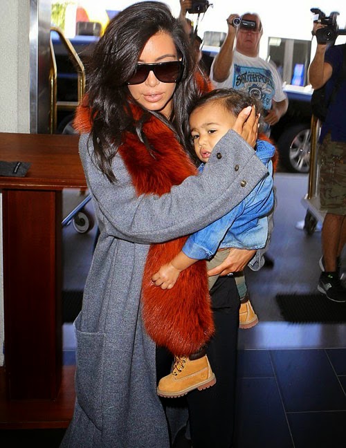 Kim Kardashian phớt lờ scandal lộ ảnh nóng - 3