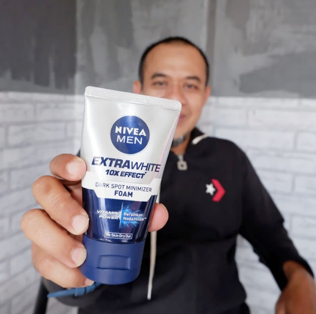 Nivea men extra white dark spot minimizer foam