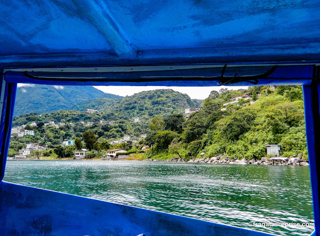 Passeio de barco no Lago de Atitlán na Guatemala