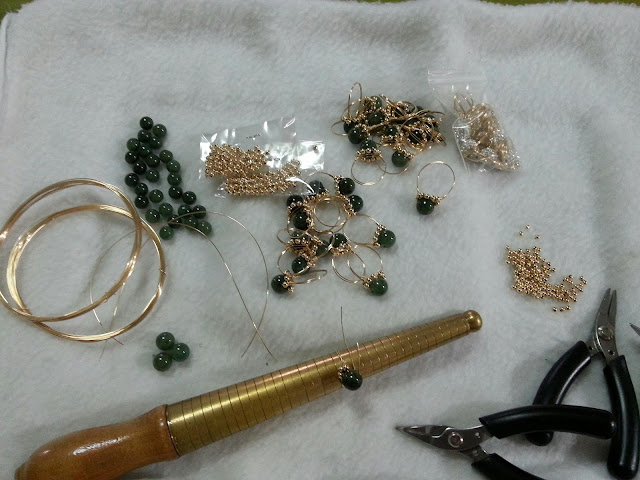 Material and tools to wire wrap the sparkly rings