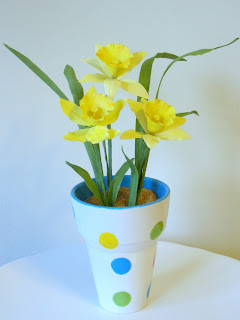 Yellow gumpaste daffodils