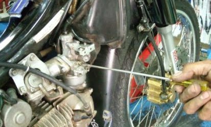 Tips Dan Cara Mudah Membersihkan Karburator Motor