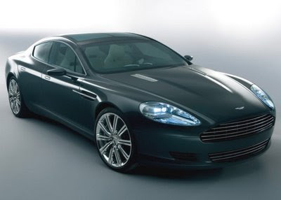 O Aston Martin versão Rapide 2009 V12 de 480cv