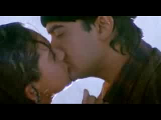 Karishma Kapoor Kissing with Aamir khan Raja hindustani