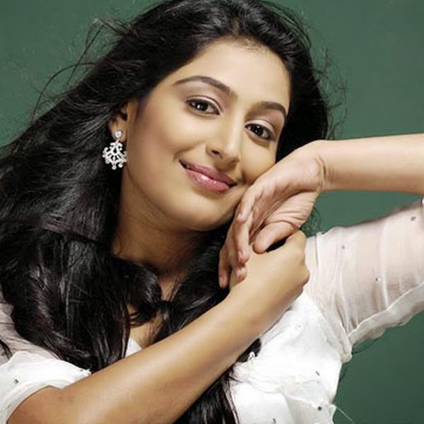 Padmapriya Janakiraman HD wallpapers Free Download