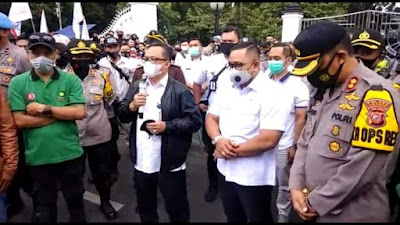 Temui Pendemo Pjs Bupati Sukabumi Buruh Menyampaikan Aspirasi Secara Bermartabat