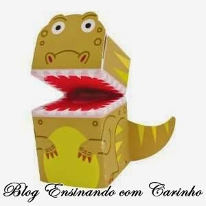 Dinossauro feito com caixa de papelão